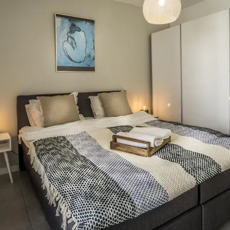 Apartment Sleeps 4 Air Con Wifi