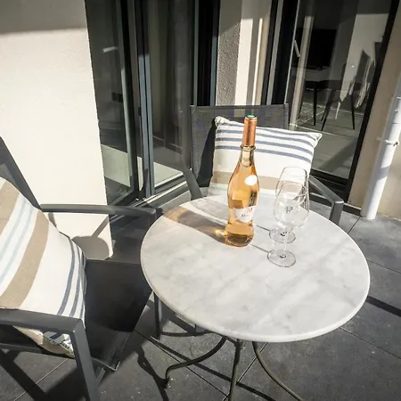 Sleeps 4 Air Con Wifi * Cannes