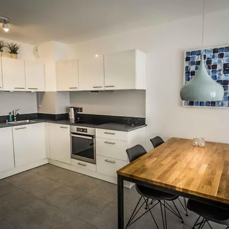 Sleeps 4 Air Con Wifi *