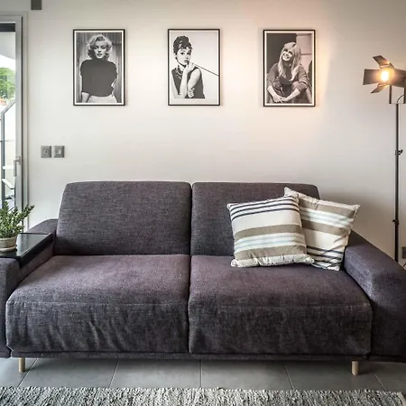 Sleeps 4 Air Con Wifi Apartment Cannes